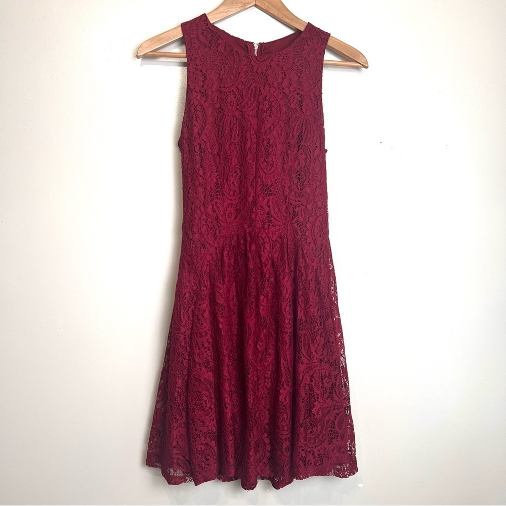 Francesca's Collections Burgundy Sleeveless Lace Dress Size Small EUC